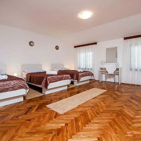 Apartment Valentina Rovigno Esterno foto