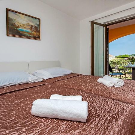 Apartment Valentina Rovigno Esterno foto