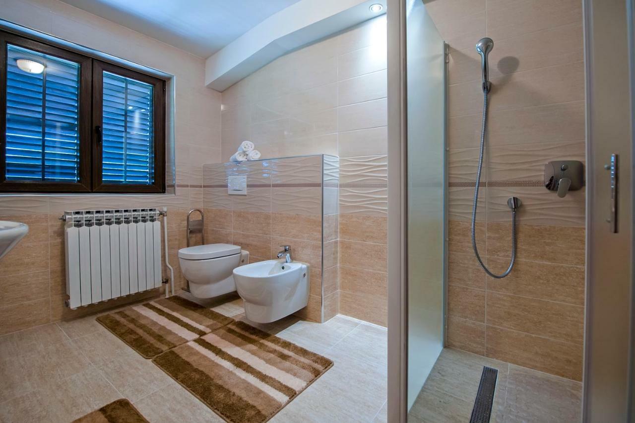 Apartment Valentina Rovigno Esterno foto