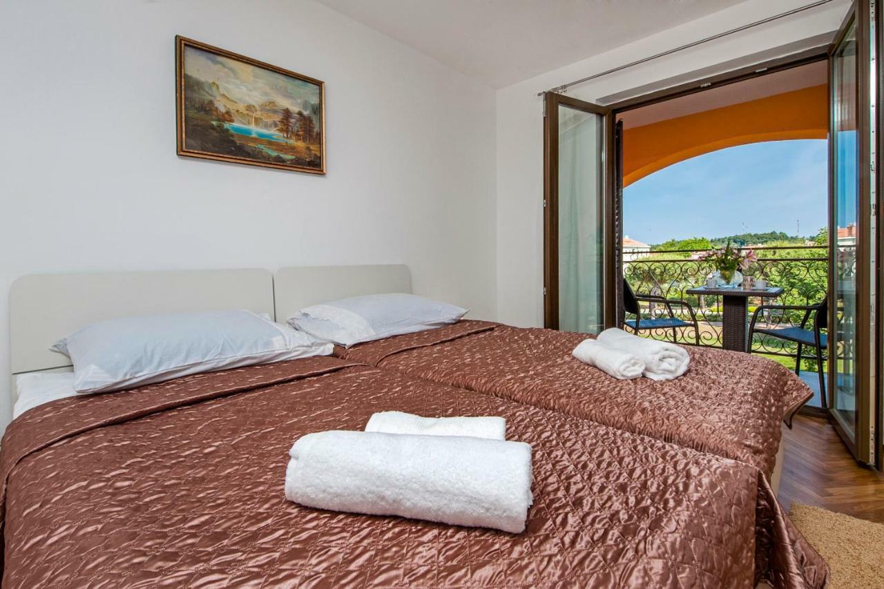 Apartment Valentina Rovigno Esterno foto