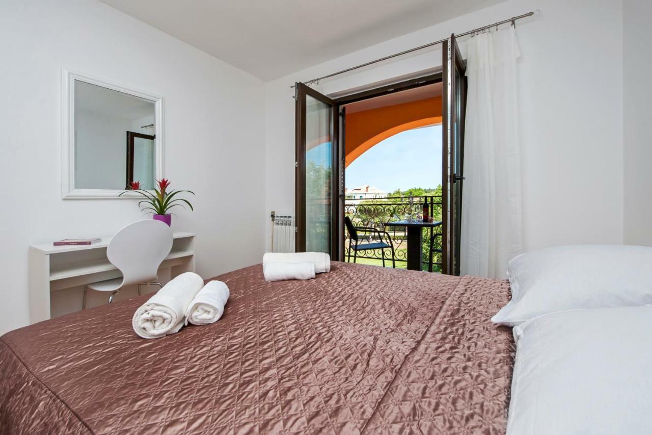 Apartment Valentina Rovigno Esterno foto
