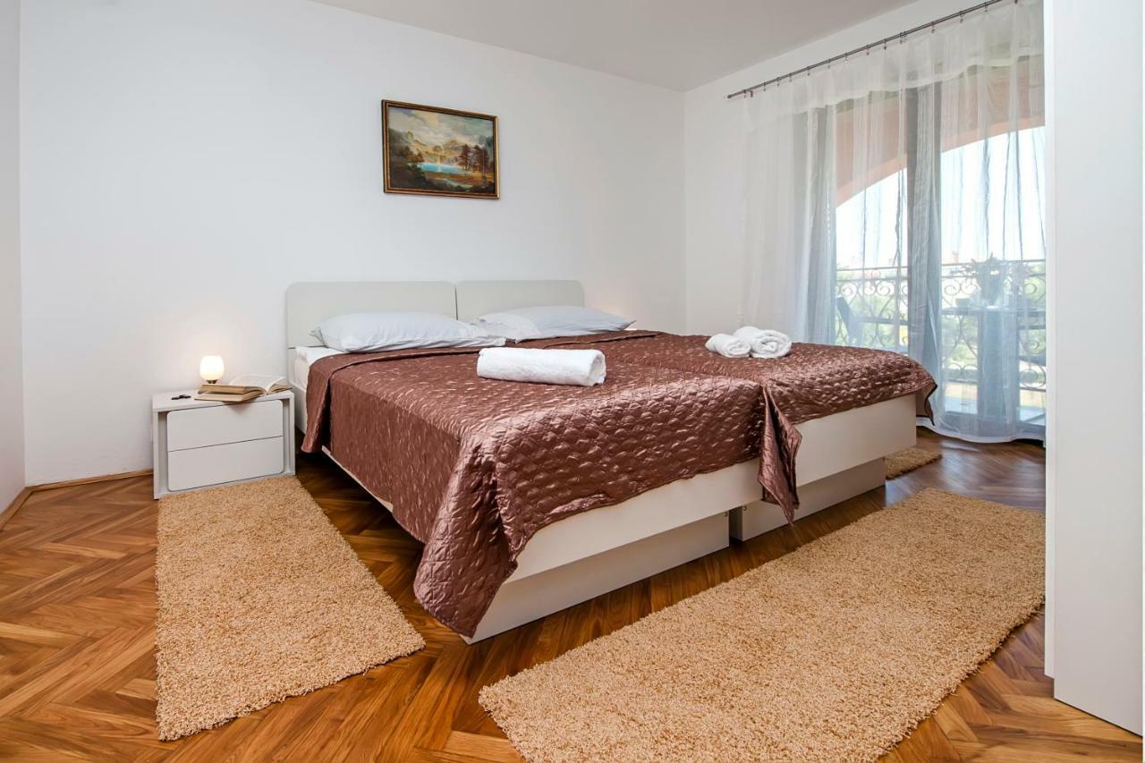 Apartment Valentina Rovigno Esterno foto